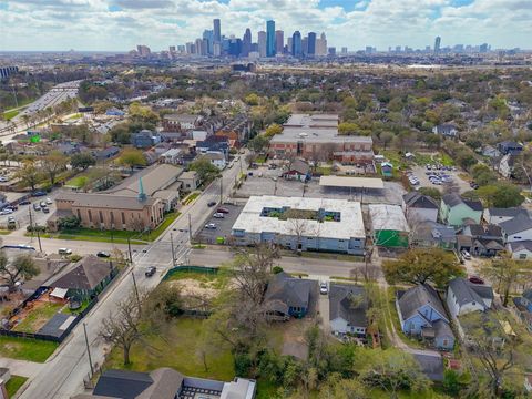 Tiny photo for 309 Pecore Street, Houston, TX 77009 (MLS # 92884000)