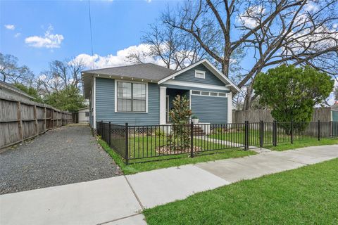 Tiny photo for 309 Pecore Street, Houston, TX 77009 (MLS # 92884000)