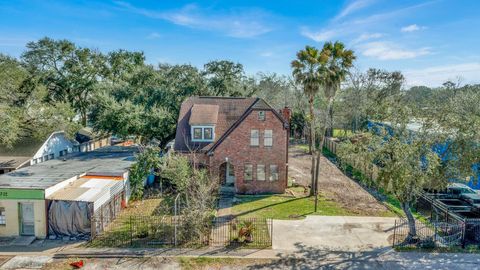 Photo of 3727 Broadway Street, Houston, TX 77017 (MLS # 19738046)