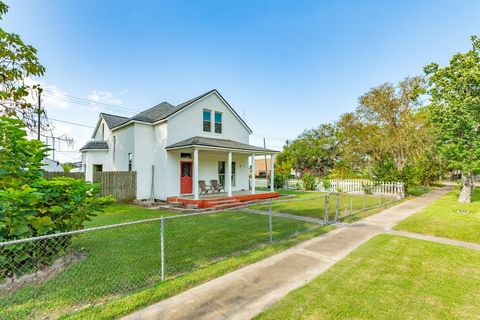 Photo of 919 N Avenue A, Freeport, TX 77541 (MLS # 46162374) Photo of 919 N Avenue A, Freeport, TX 77541 (MLS # 46162374)