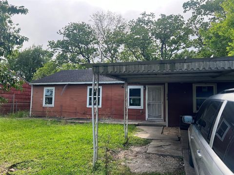 Tiny photo for 10010 Cathedral Drive, Houston, TX 77051 (MLS # 42808751)