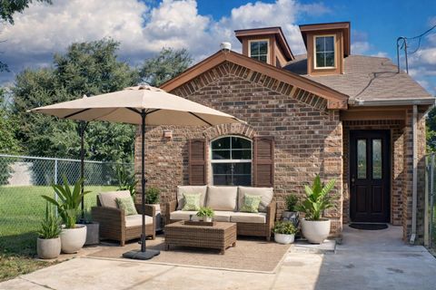 Photo of 7315 Avenue J, Houston, TX 77011 (MLS # 60135712)