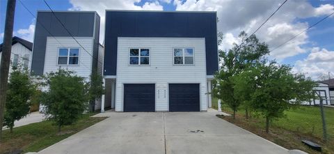 Photo of 8308 Prairie View Drive, Houston, TX 77088 (MLS # 10806678)