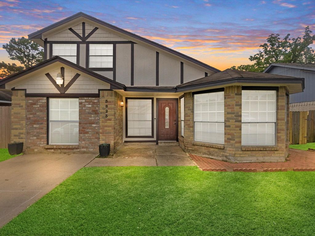 Photo of 3823 Suttonford Drive, Houston, TX 77066 (MLS # 37187973)