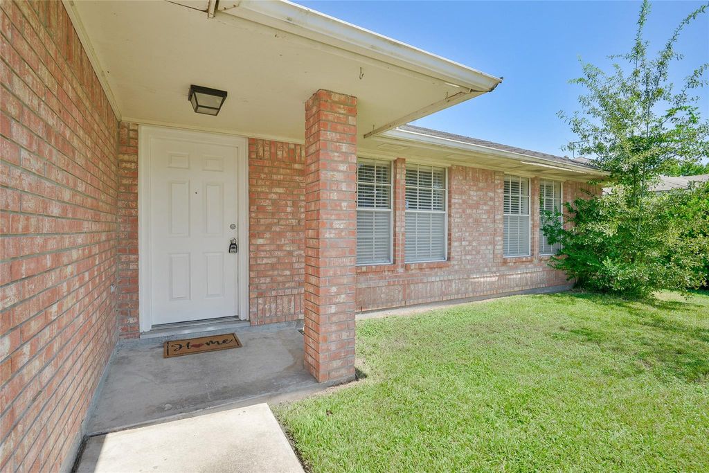Photo of 2311 Old Oak Ln, Kingwood, TX 77339 (MLS # 14037598)