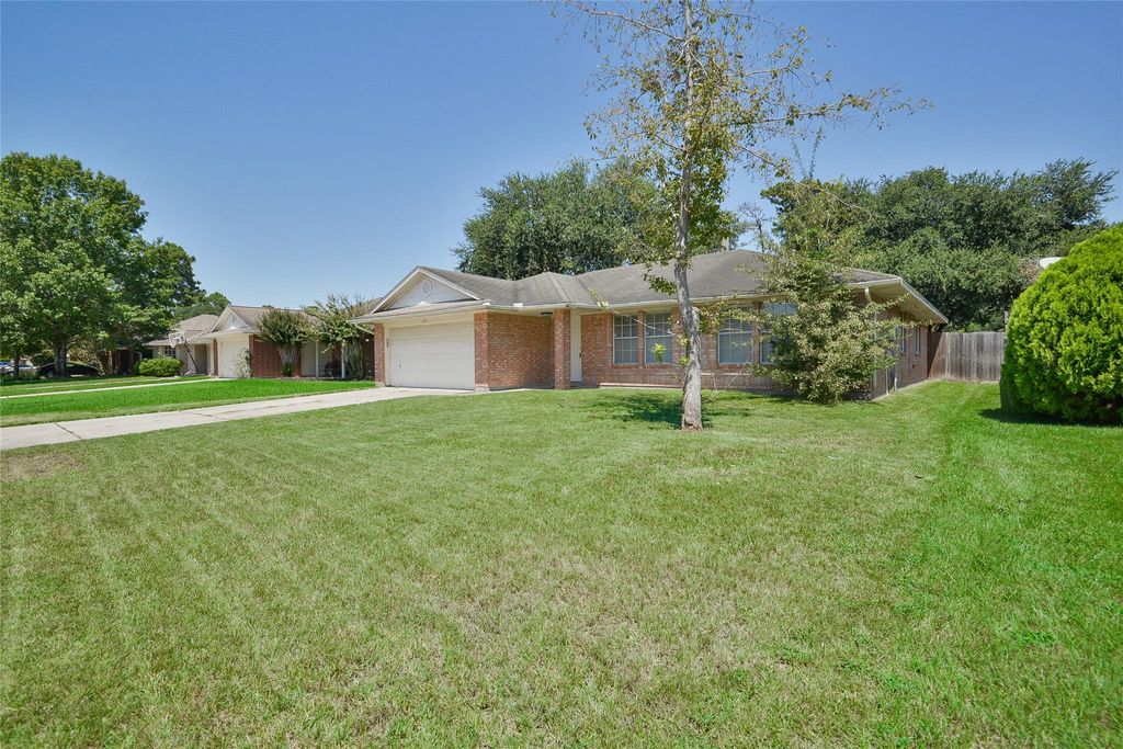 Photo of 2311 Old Oak Ln, Kingwood, TX 77339 (MLS # 14037598)
