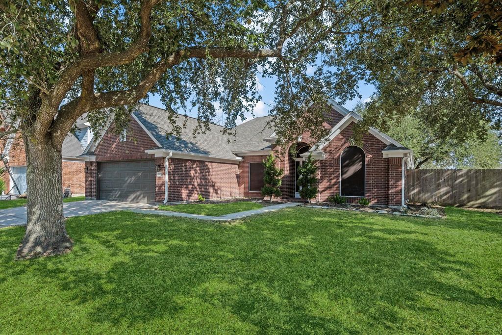 Photo of 8102 Blue Jay Street, Baytown, TX 77523 (MLS # 50726649)