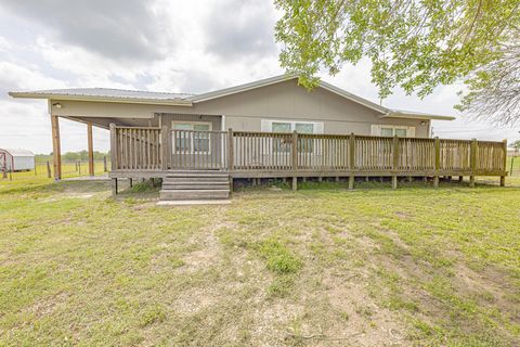 Photo of 3300 State Highway 95 S, Shiner, TX 77984 (MLS # 58394810)