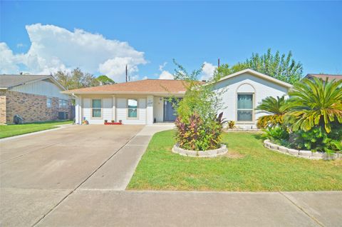Photo of 1716 Dolphin Drive, Seabrook, TX 77586 (MLS # 26083891)