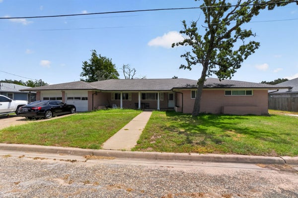 380 S WILSON AVE, GIDDINGS, TX 78942 - Image 9b461b40b0db50cf3adbfbeaaa2ce0b2/584691095