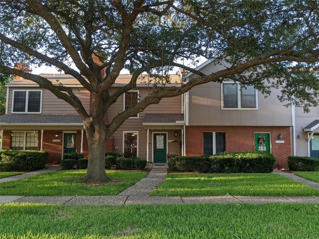 Photo of 17303 Saturn Lane, Houston, TX 77058 (MLS # 10922626)