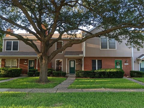 Photo of 17303 Saturn Lane, Houston, TX 77058 (MLS # 10922626)