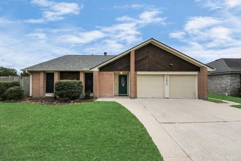 Photo of 10850 E Idlewood Drive, La Porte, TX 77571 (MLS # 54994468) Photo of 10850 E Idlewood Drive, La Porte, TX 77571 (MLS # 54994468)