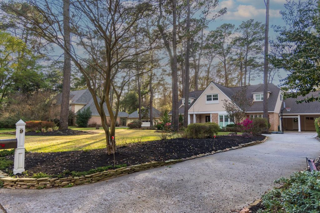 Photo of 9 Kings Creek Drive, Houston, TX 77339 (MLS # 84399202)