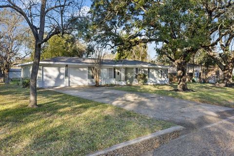 Photo of 2310 Pecos Street, La Marque, TX 77568 (MLS # 96127595)