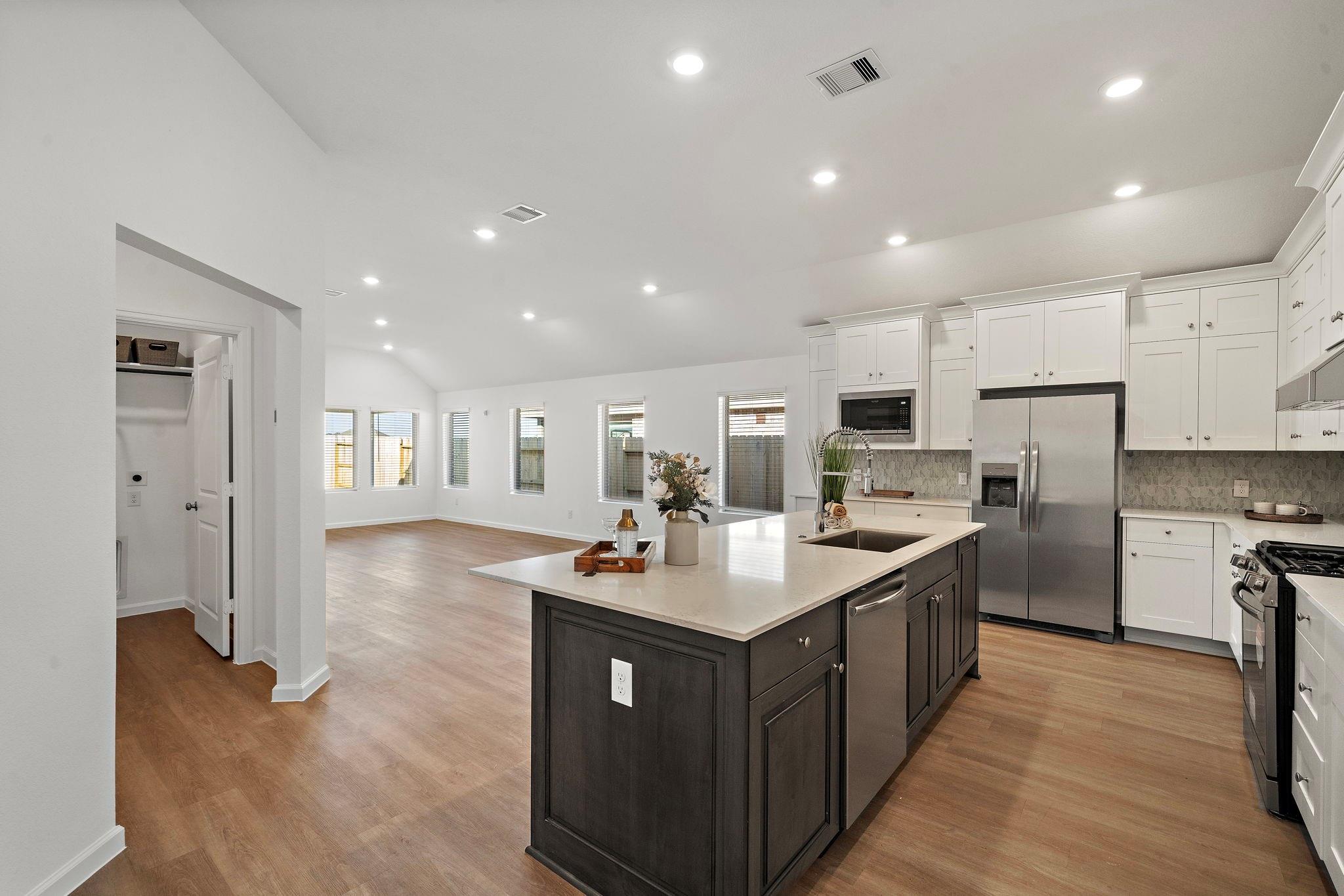 4823 Shimmer Side Drive