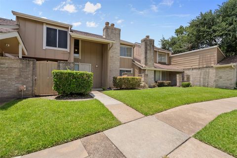 Photo of 2384 Woodland Park Drive #134, Houston, TX 77077 (MLS # 47153305) Photo of 2384 Woodland Park Drive #134, Houston, TX 77077 (MLS # 47153305)
