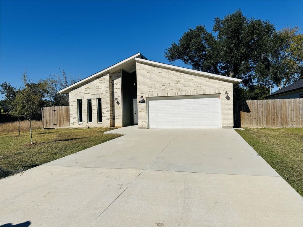 Photo of 8437 Winthrop Street, Houston, TX 77075 (MLS # 22932647)