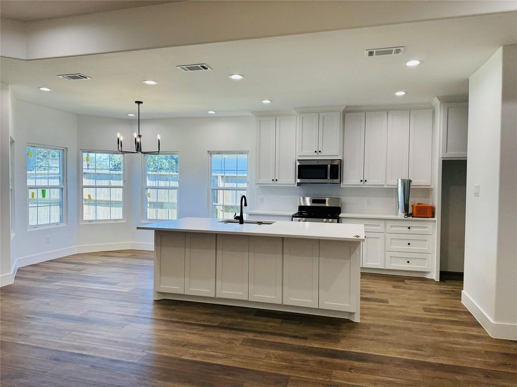 Photo of 8437 Winthrop Street, Houston, TX 77075 (MLS # 22932647)