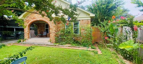 Photo of 610 Caplin Street, Houston, TX 77022 (MLS # 58678545)