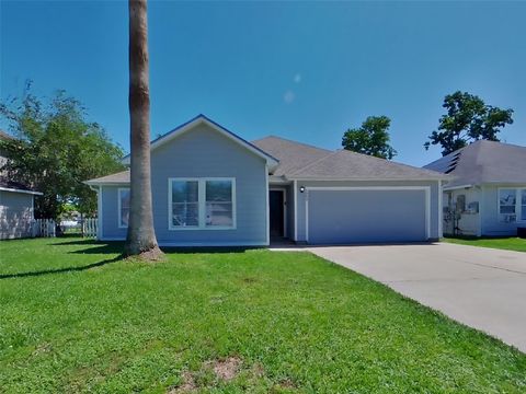 Photo of 5008 Asia Lane, Dickinson, TX 77539 (MLS # 98263382)