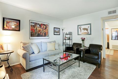 Photo of 1222 Welch Street #2, Houston, TX 77006 (MLS # 73134958)
