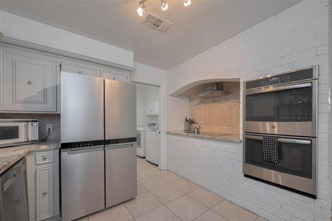 Photo of 14914 Hollydale Drive, Houston, TX 77062 (MLS # 44270441)