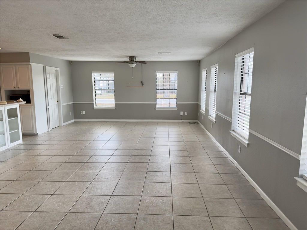 Photo of 22 Sue Lane, Highlands, TX 77562 (MLS # 47927091)