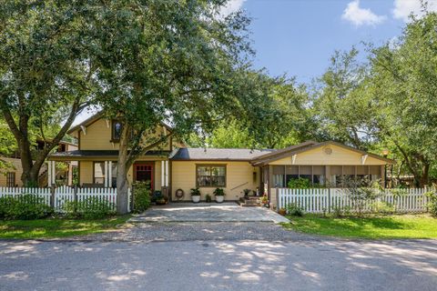 Photo of 1021 Ave Avenue E, Bacliff, TX 77518 (MLS # 44950155)