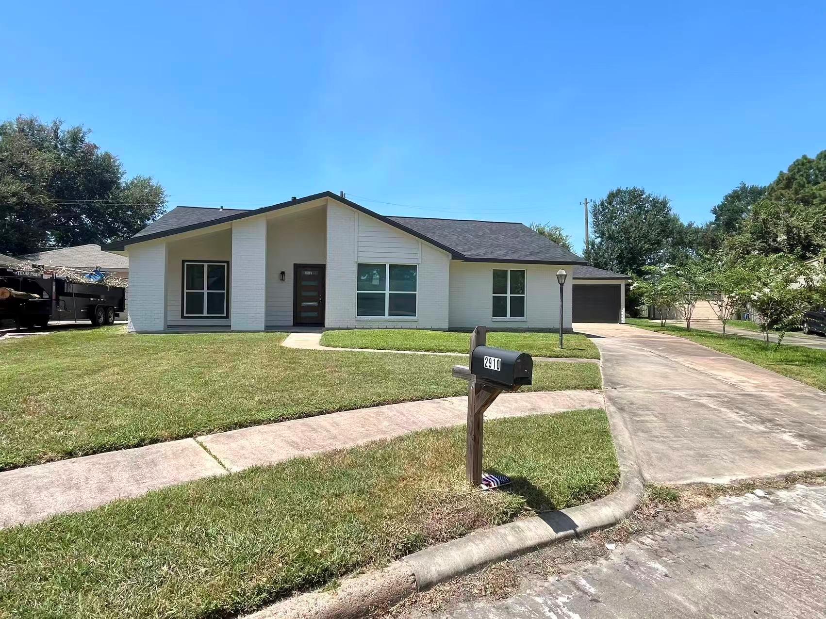 2910 Cherry Hills Drive