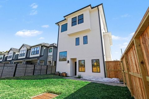 Photo of 1214 Wycliffe Drive, Houston, TX 77043 (MLS # 20953222)