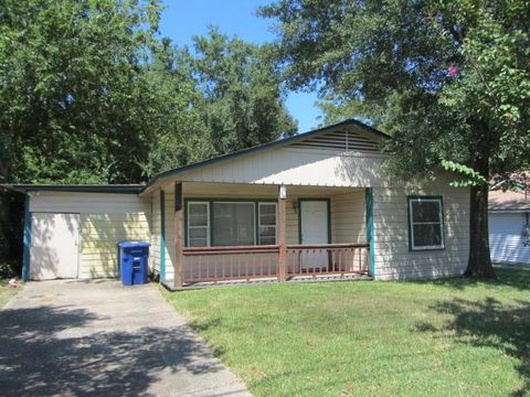 Photo of 1310 16th Street, Huntsville, TX 77340 (MLS # 29543482)