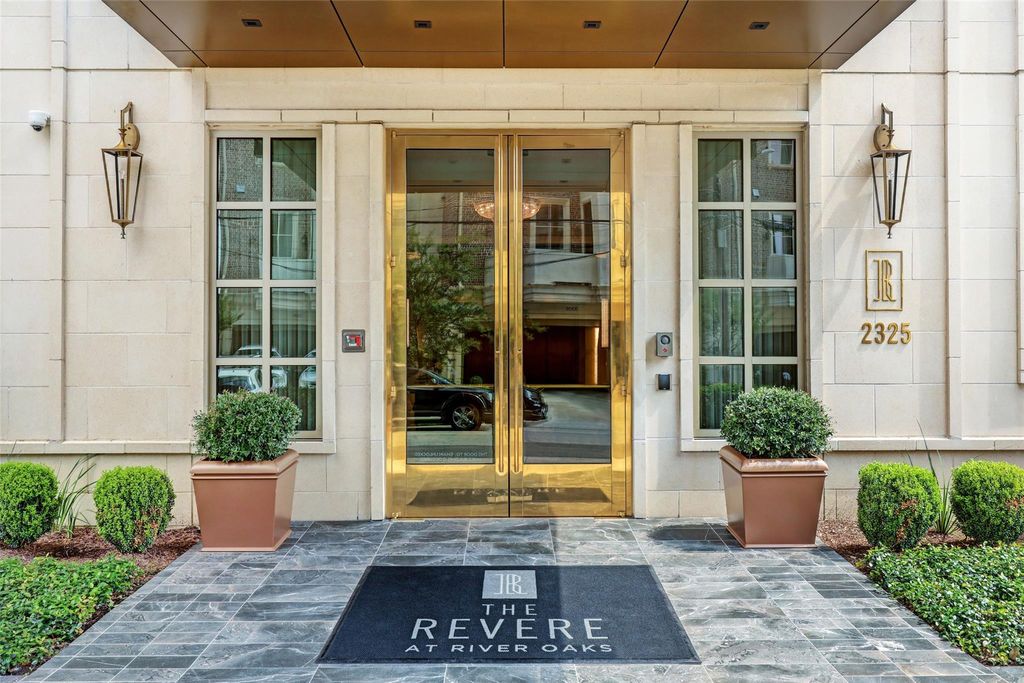 Photo of 2325 Welch Street #704, Houston, TX 77019 (MLS # 12975277)