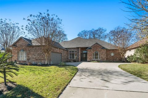 Photo of 118 Hillsborough Drive W, Montgomery, TX 77356 (MLS # 45620228)