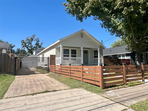 Tiny photo for 1811 Studewood Street, Houston, TX 77008 (MLS # 82676097)