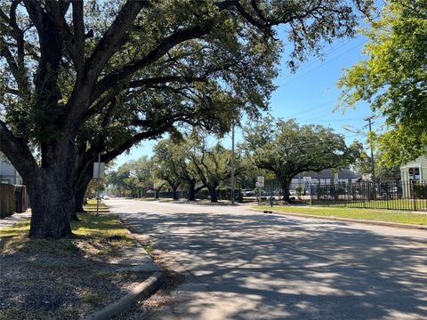 Tiny photo for 1811 Studewood Street, Houston, TX 77008 (MLS # 82676097)