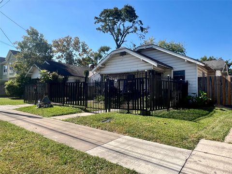 Tiny photo for 1811 Studewood Street, Houston, TX 77008 (MLS # 82676097)