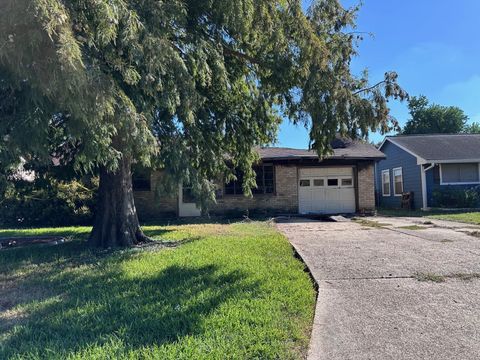 Photo of 11510 Tilia Street, Houston, TX 77029 (MLS # 29689229)