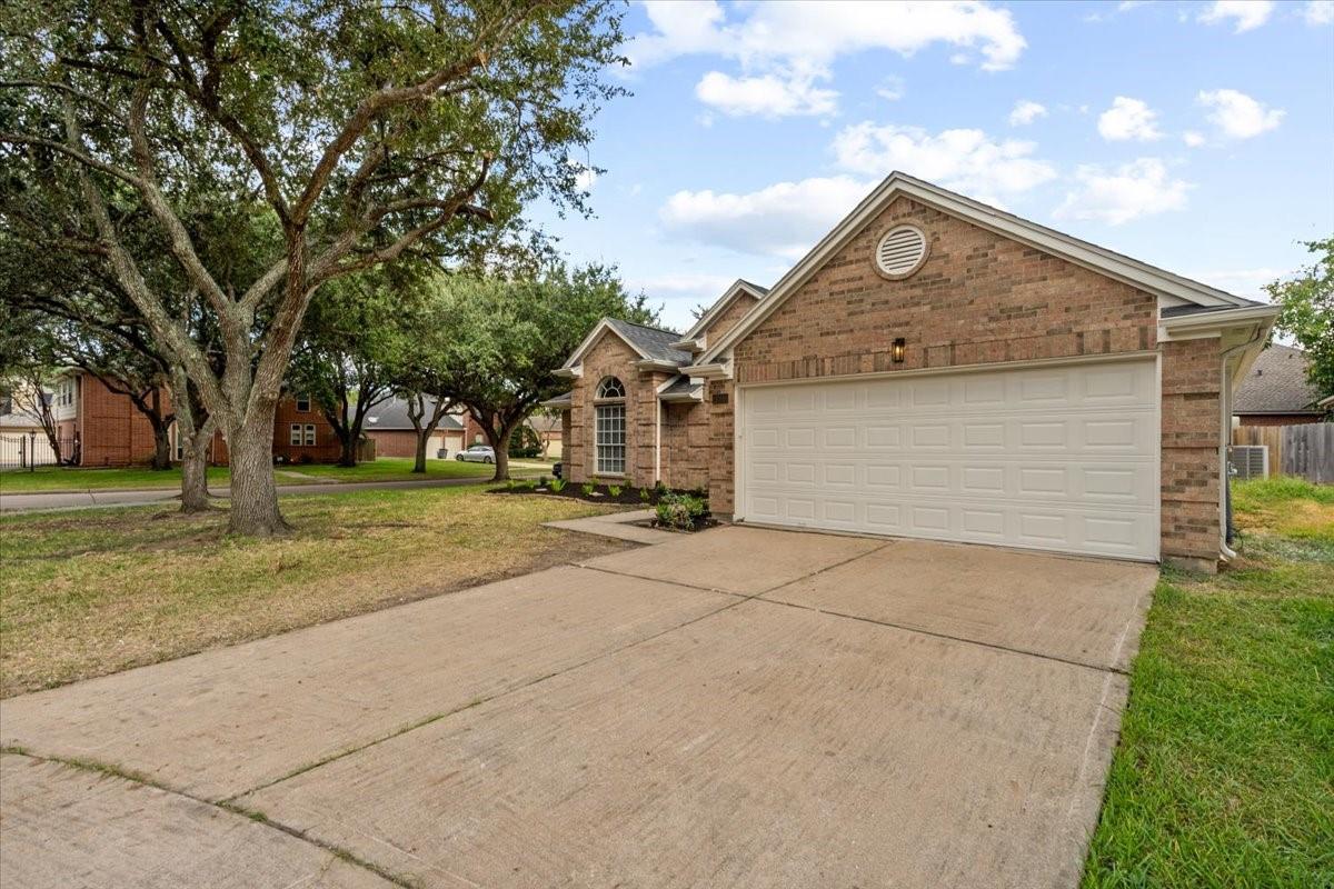 105 Barrington Pointe Court