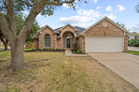 Photo of 105 Barrington Pointe Court, Galveston, TX 77573 (MLS # 74930354)
