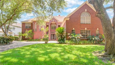 Photo of 16 Treverstone Court, Sugar Land, TX 77479 (MLS # 56626379)