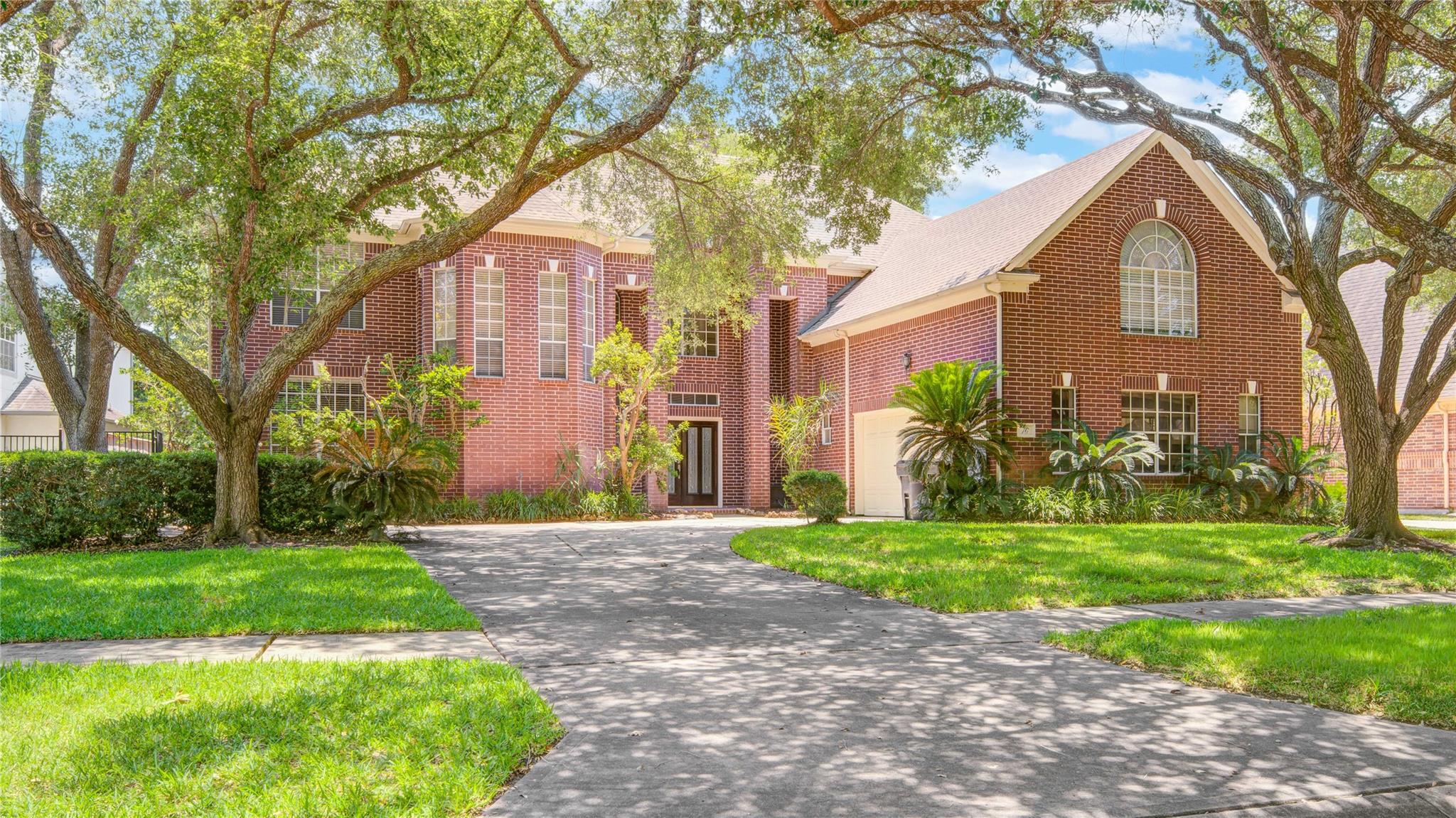 16 Treverstone Court