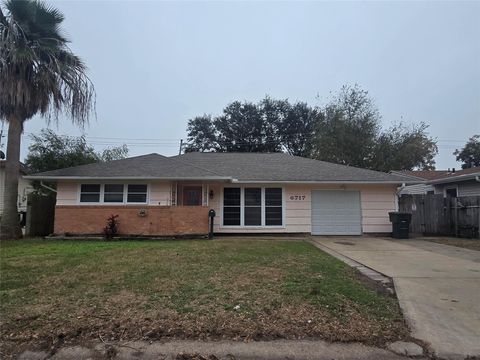 Photo of 6717 Fairway Drive, Galveston, TX 77551 (MLS # 29143969)