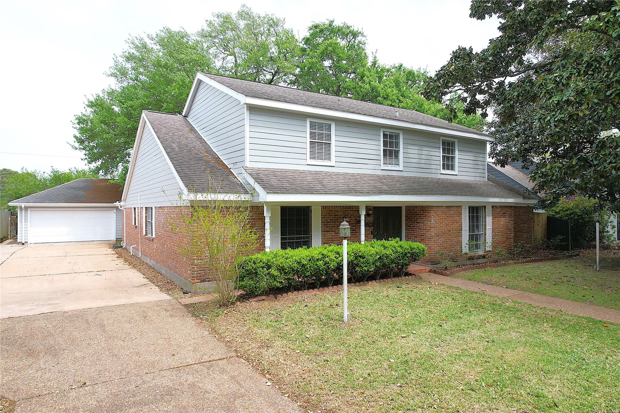 2206 Carriage Lane