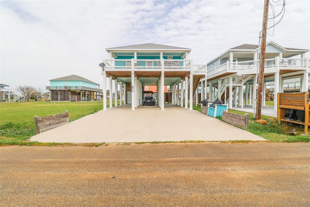 Photo of 876 Palmetto Drive, Port Bolivar, TX 77650 (MLS # 95247066)