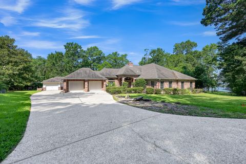 Photo of 13777 Parkway Manor Drive, Willis, TX 77318 (MLS # 32586197)