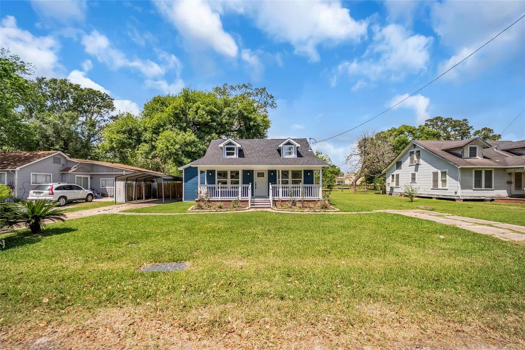 Photo of 6371 Terrell Street, Groves, TX 77619 (MLS # 26264150)