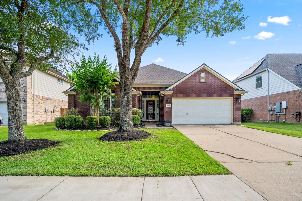 Photo of 9114 Carriage Point Drive, Sugar Land, TX 77479 (MLS # 67726568)
