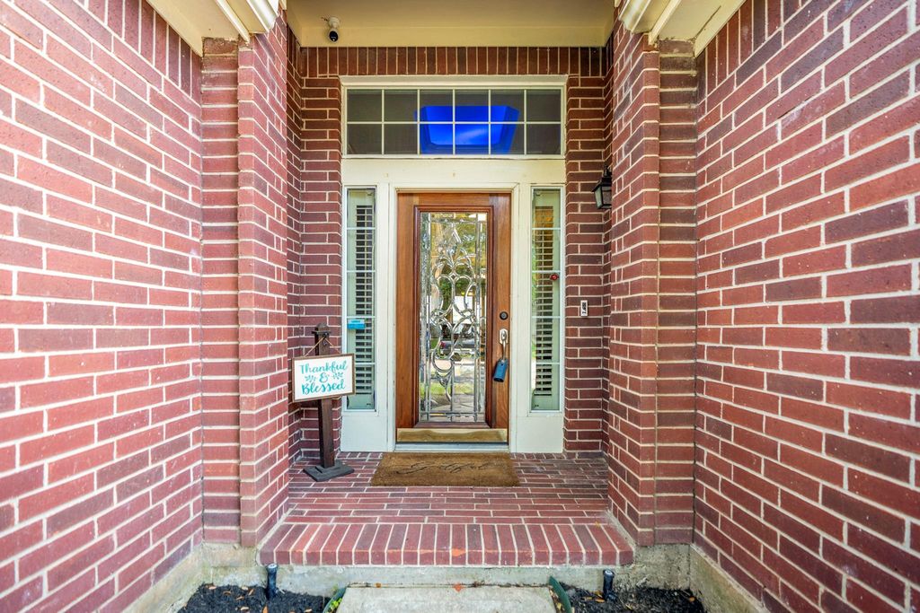 Photo of 9114 Carriage Point Drive, Sugar Land, TX 77479 (MLS # 67726568)