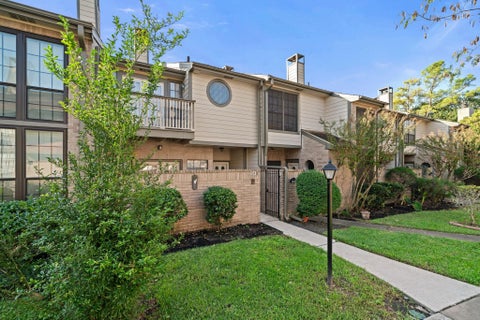 Townhouse For Rent - 734 Country Place Drive #D<br/> Houston, TX 77079